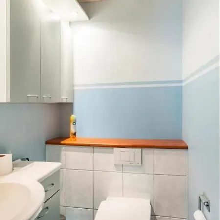Dor Private W/ Balcony In Calm Shared Space