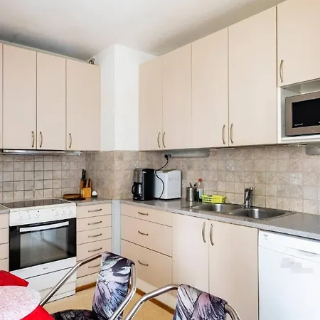 Dor Private W/ Balcony In Calm Shared Space Kotimajoitukset Vantaa