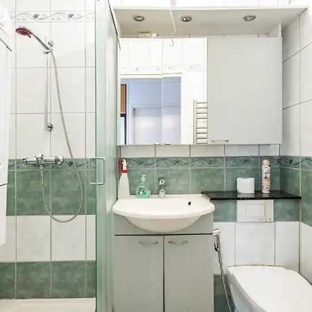 Dor Private W/ Balcony In Calm Shared Space 民宿